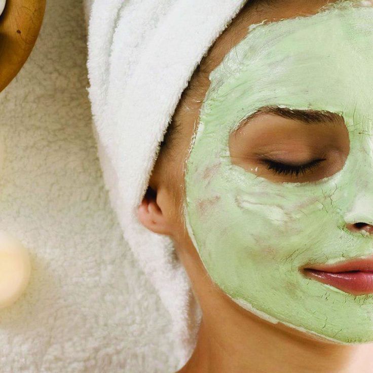 Маска для увлажнение домашние. Домашние маски для лица видео. Девушка с маской на лице. Идеи масочек для лица. Натуральные маски для лица.